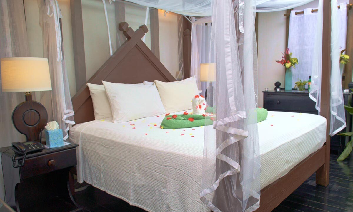 Cocos Hotel mosquito net