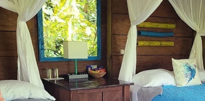 Rambala Jungle Lodge cotton box mosquito net bed canopy, Panama
