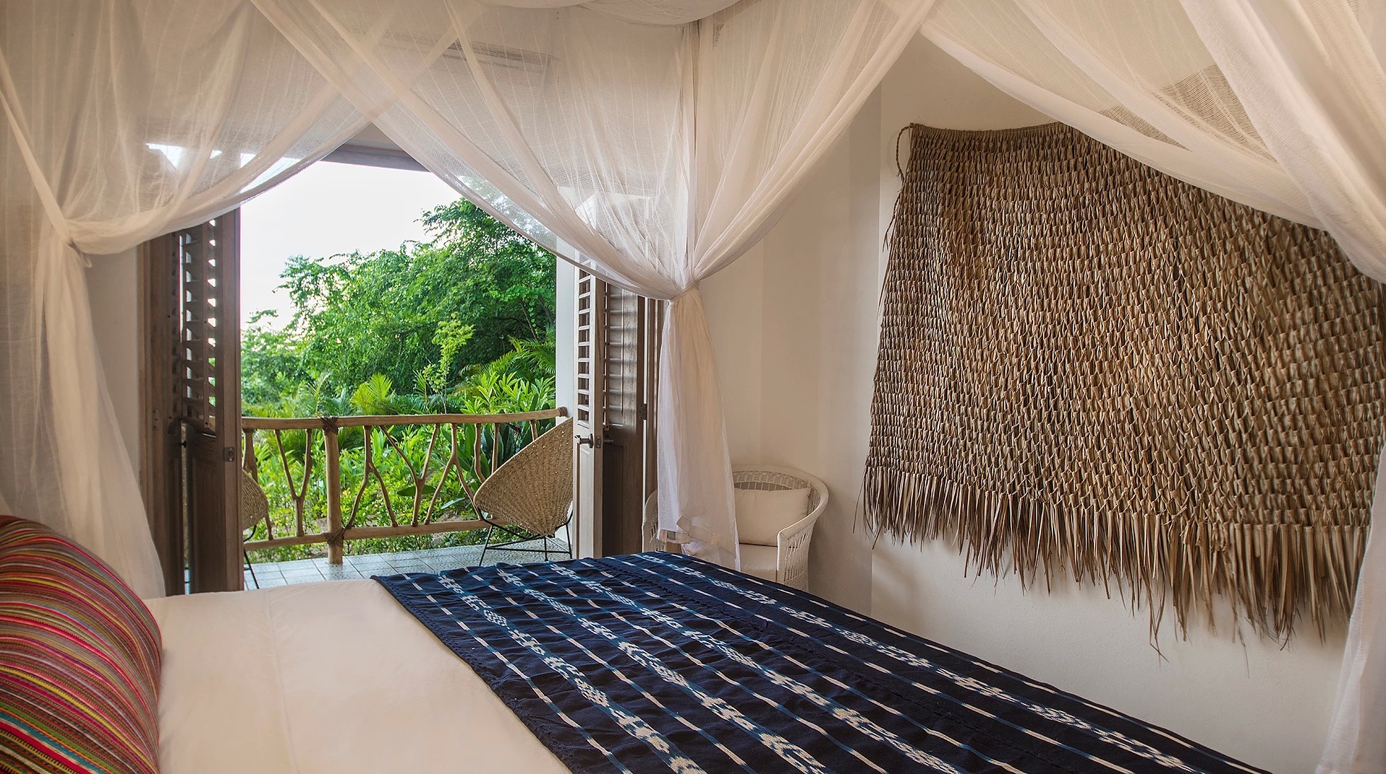 Villa Valentin cotton box mosquito net bed canopy, Mexico